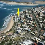 Beachcomber Unit 2 7 Dingle Ave