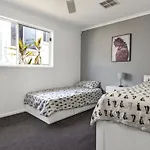 The Lookout Holiday Home, Beautiful Views!