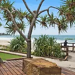 Pandanus Shores Unit 4 Kings Beach Qld