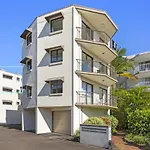 Modern 2Br Beachside Apartment - Kings Beach