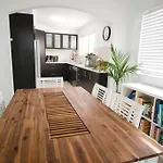 Callie Beach Escape - Beachside View, Family Friendly, Walk Everywhere