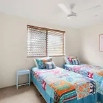 Island View Unit 3, 23 Esplanade, Bulcock Beach
