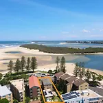 Island View Unit 3, 23 Esplanade, Bulcock Beach