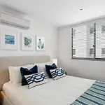 Beachside Stunning 3-Bed With Ocean View & Pool