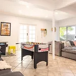 Moffat Beach Retreat, Pet-Friendly & Ocean Views
