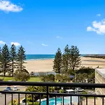 Ocean-Facing 3-Bed With Pool 5-Min To The Beach