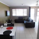 Beachside Court Holiday Apartments