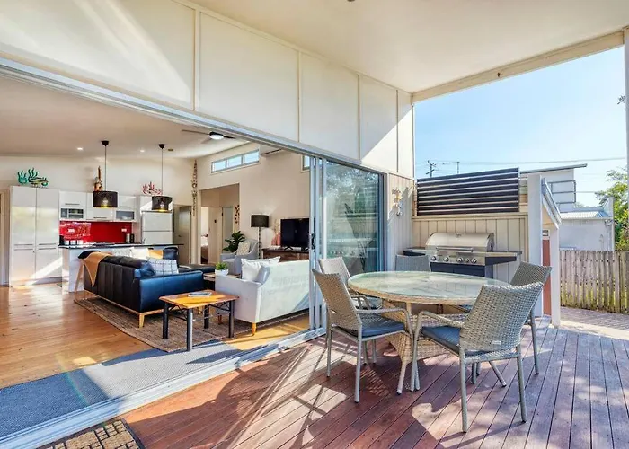 Delightful Dicky Beach 3 Bedroom Holiday House