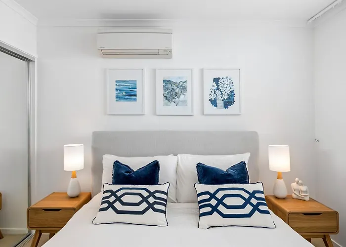 Beachside Stunning 3-Bed With Ocean View & Pool