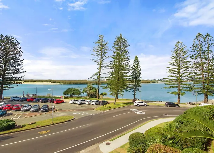 Island View Unit 3, 23 Esplanade, Bulcock Beach