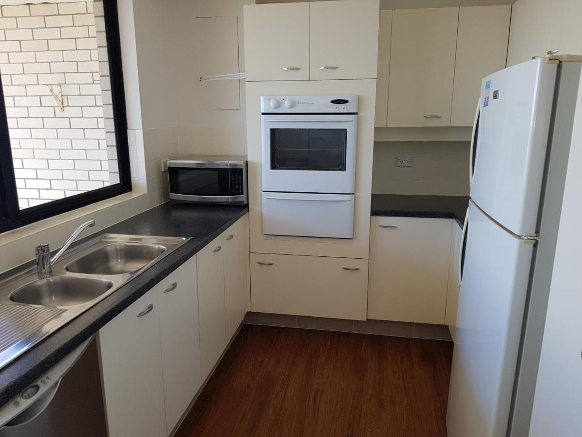 Aparthotel Burgess @ Kings Beach Caloundra