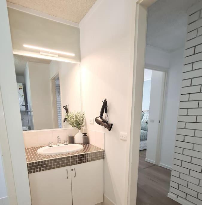 Modern 2br Beachside - Kings Apartment *