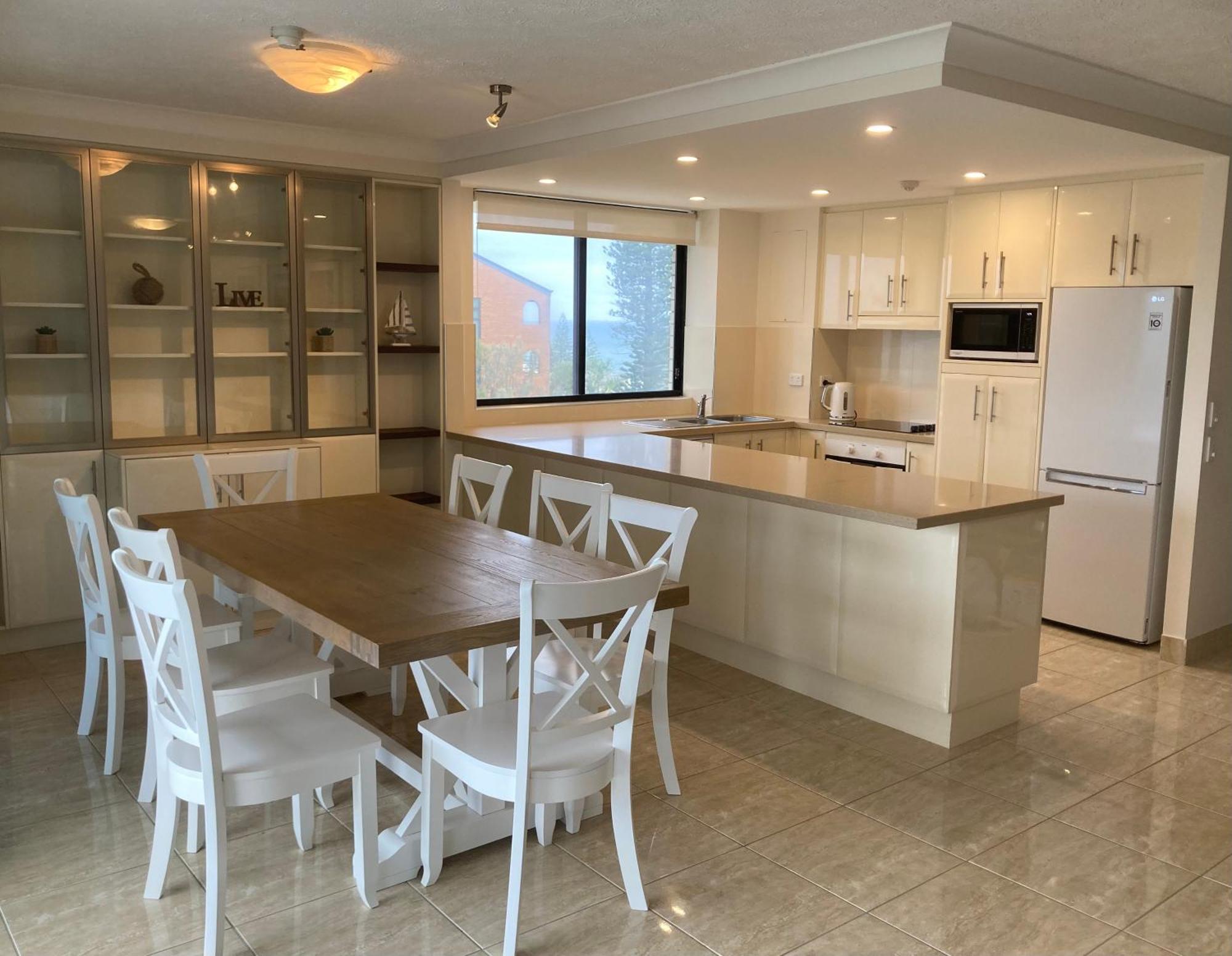 Aparthotel Burgess @ Kings Beach