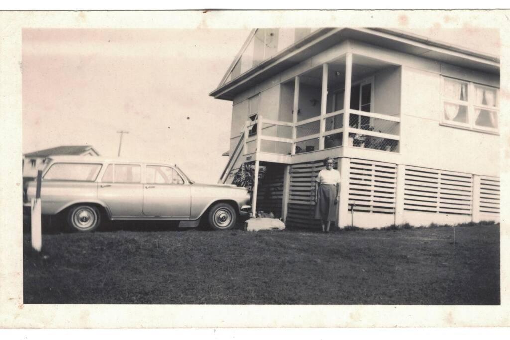 Holiday home Stylish 1950s Moffat Beach House Caloundra