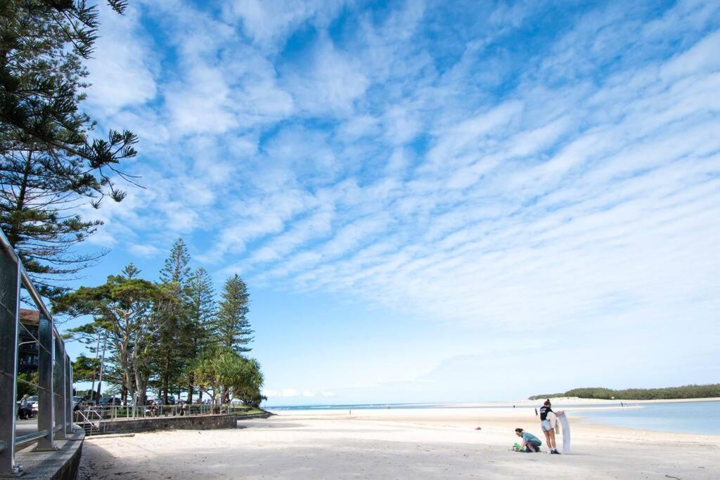 Callie Escape - Beachside View, Family Friendly, Walk Everywhere Apartment Caloundra