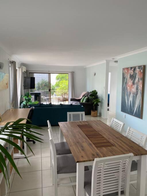 Callie Escape - Beachside View, Family Friendly, Walk Everywhere Apartment Caloundra