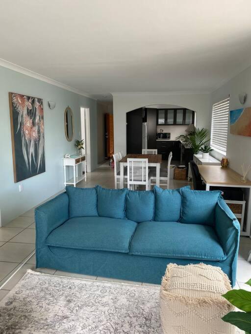 Callie Escape - Beachside View, Family Friendly, Walk Everywhere Apartment Caloundra