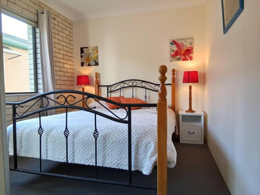 Ocean View Beachside 3 Bedroom 2 Bathroom Unit Apartment *