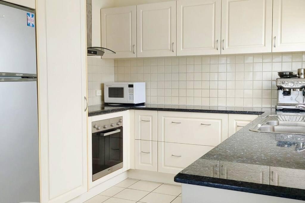 Ocean View Beachside 3 Bedroom 2 Bathroom Unit Apartment