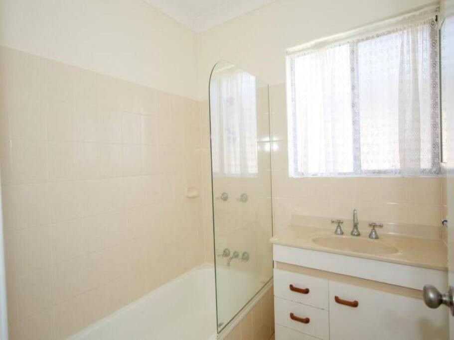 Ocean View Beachside 3 Bedroom 2 Bathroom Unit Caloundra