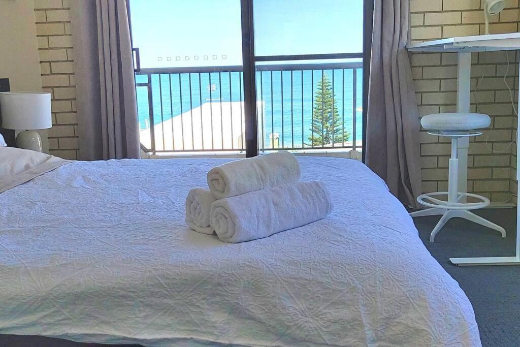 Ocean View Beachside 3 Bedroom 2 Bathroom Unit Caloundra