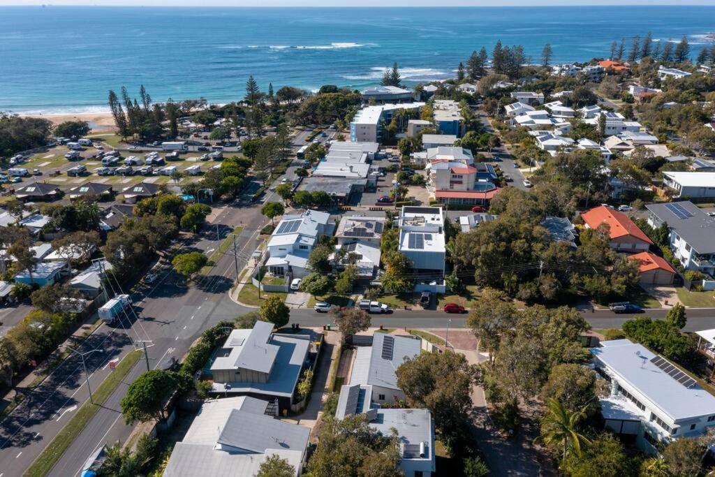 Delightful Dicky 3 Bedroom House Holiday home Caloundra