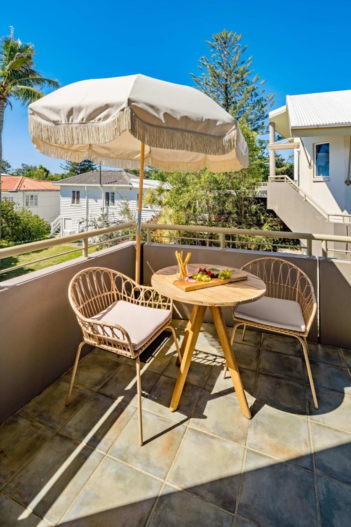 Spacious Seaside Oasis On Dicky Caloundra