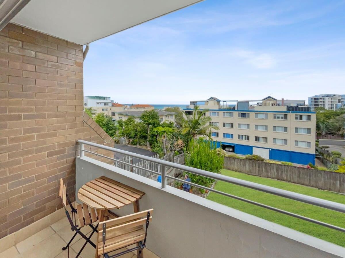 Views By Day Waves At Night Apartment Caloundra