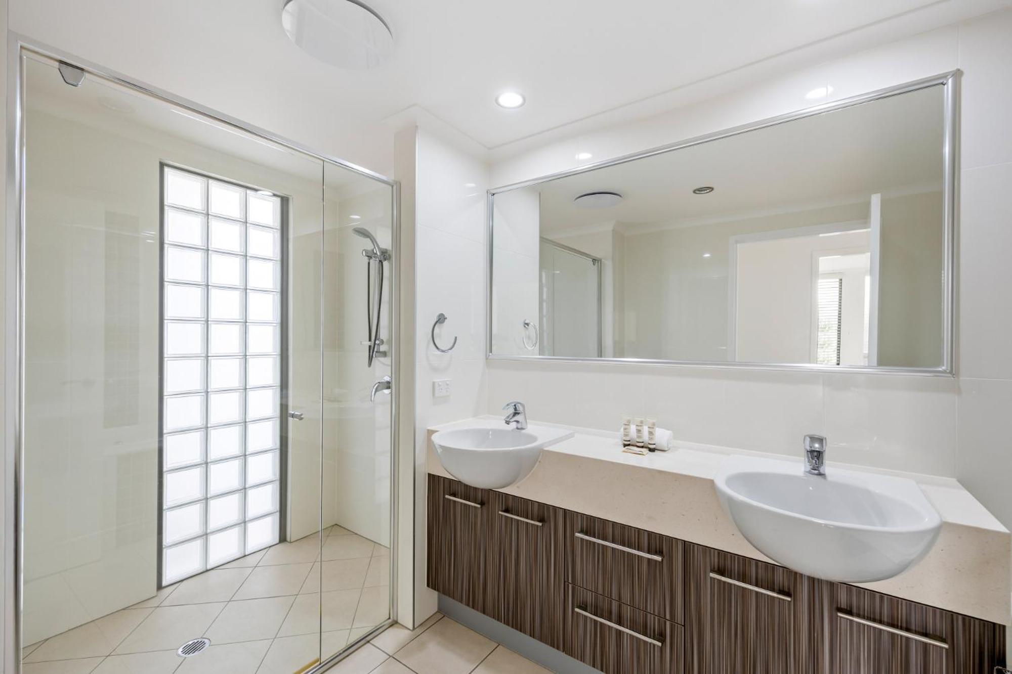 Apartment Beachside Stunning 3-bed With Ocean View & Pool *