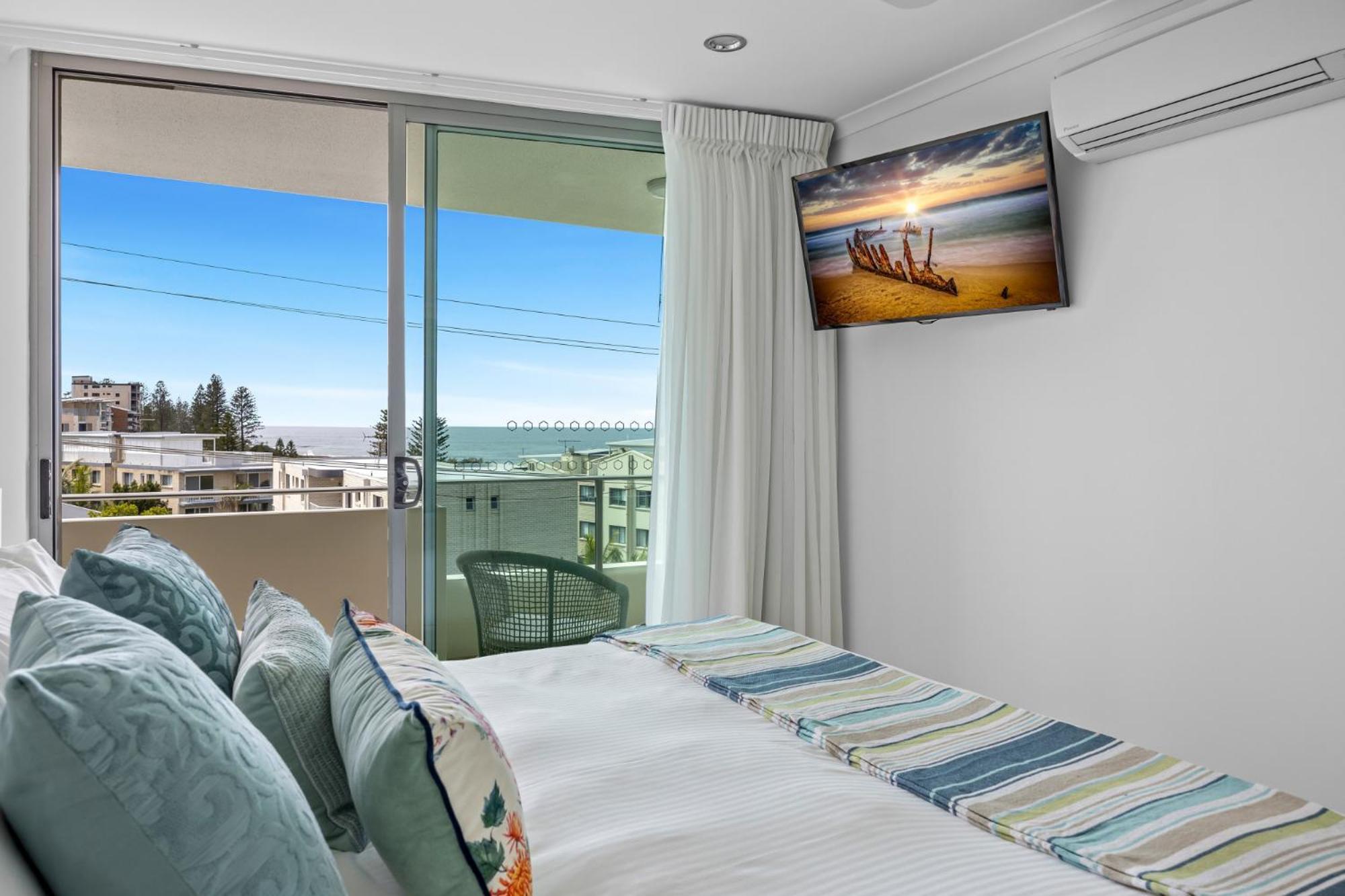 Beachside Stunning 3-bed With Ocean View & Pool Apartment Caloundra