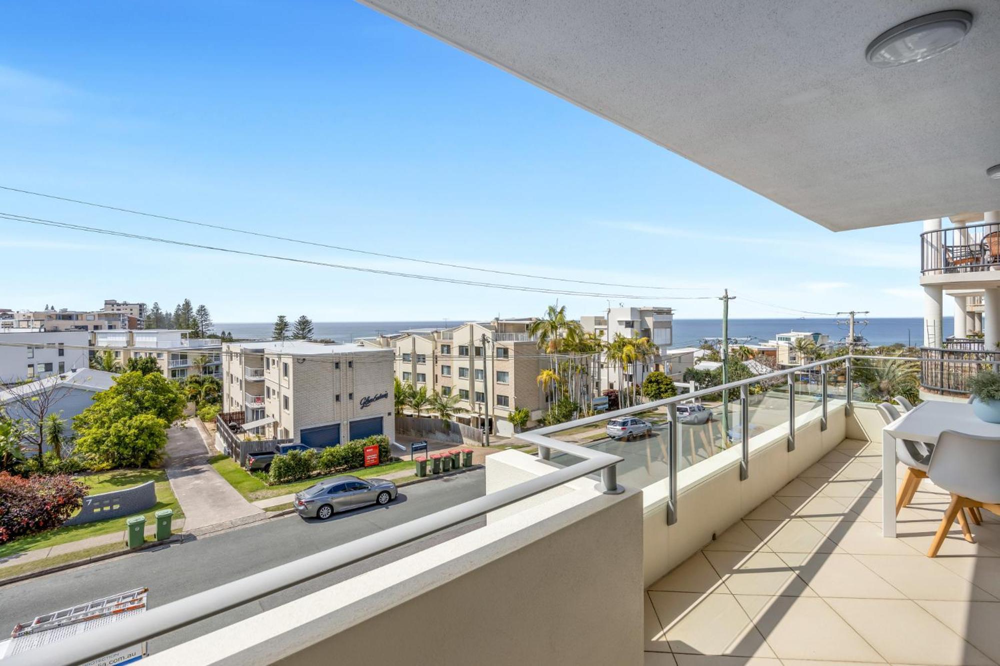 Beachside Stunning 3-bed With Ocean View & Pool Apartment
