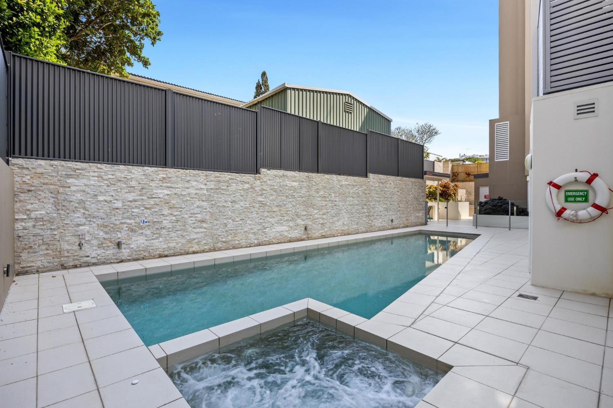 Beachside Stunning 3-bed With Ocean View & Pool * Caloundra