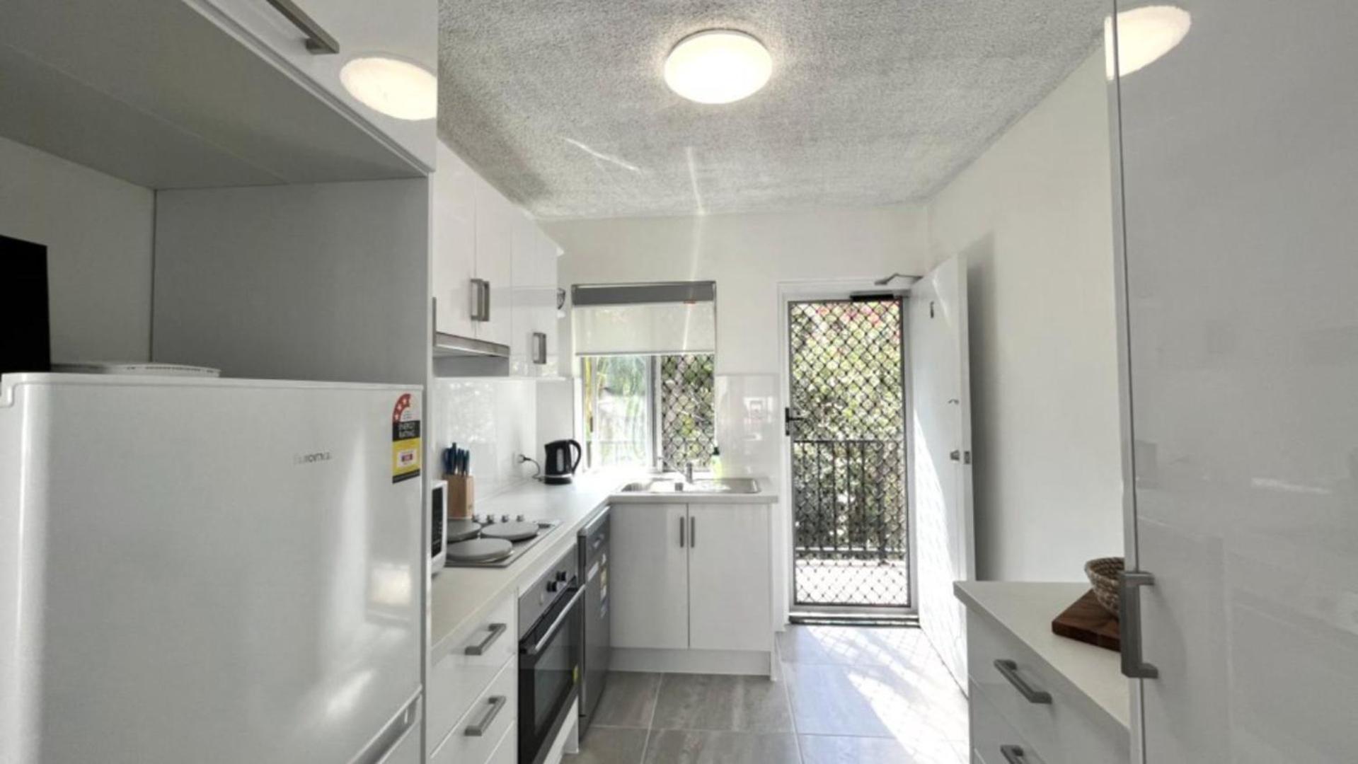 Unit 4 ' Re Del Mar,' Kings Apartment