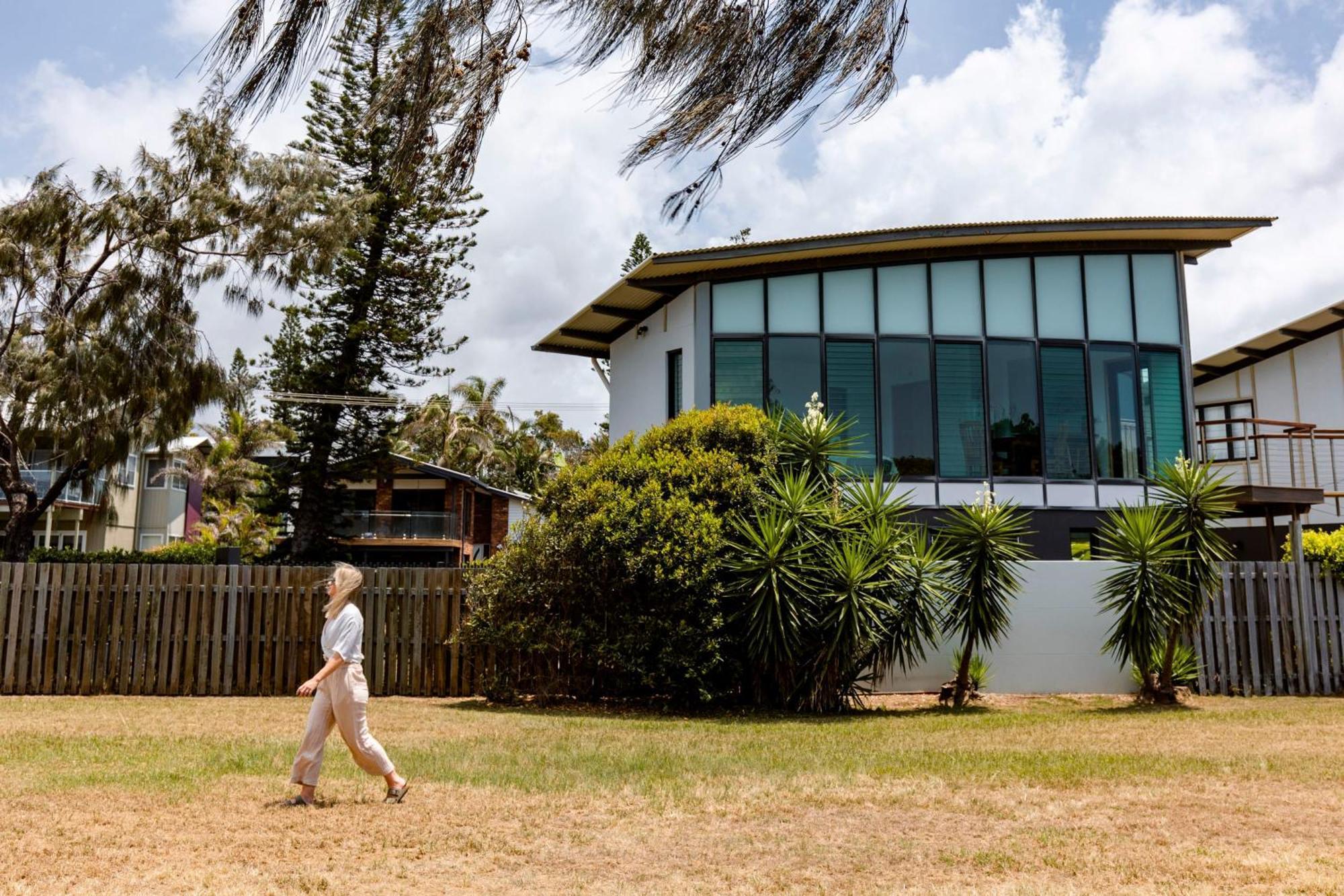 Shelly Seaside B Caloundra