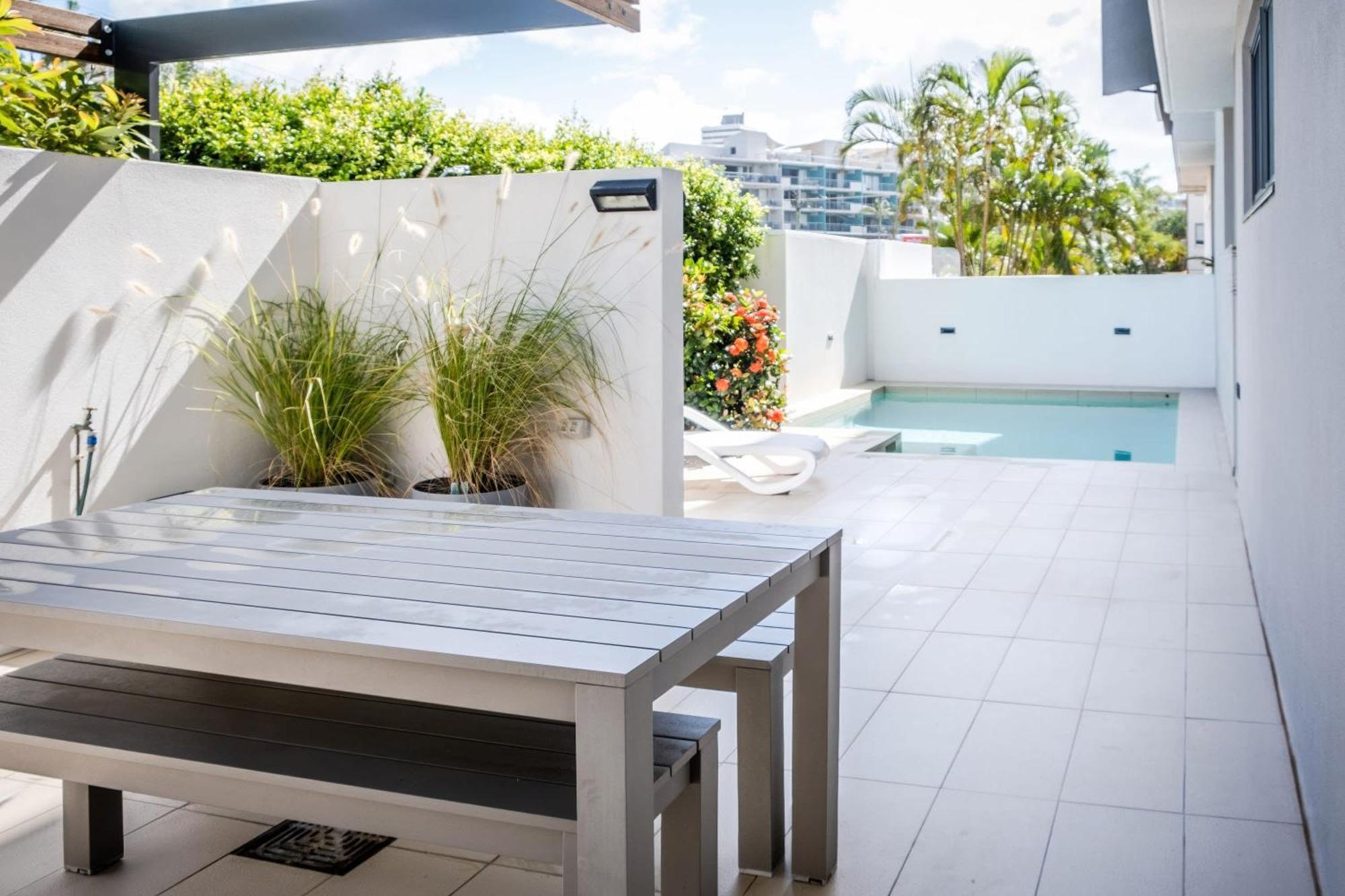 Modern Seaside Oasis In Kings * Caloundra