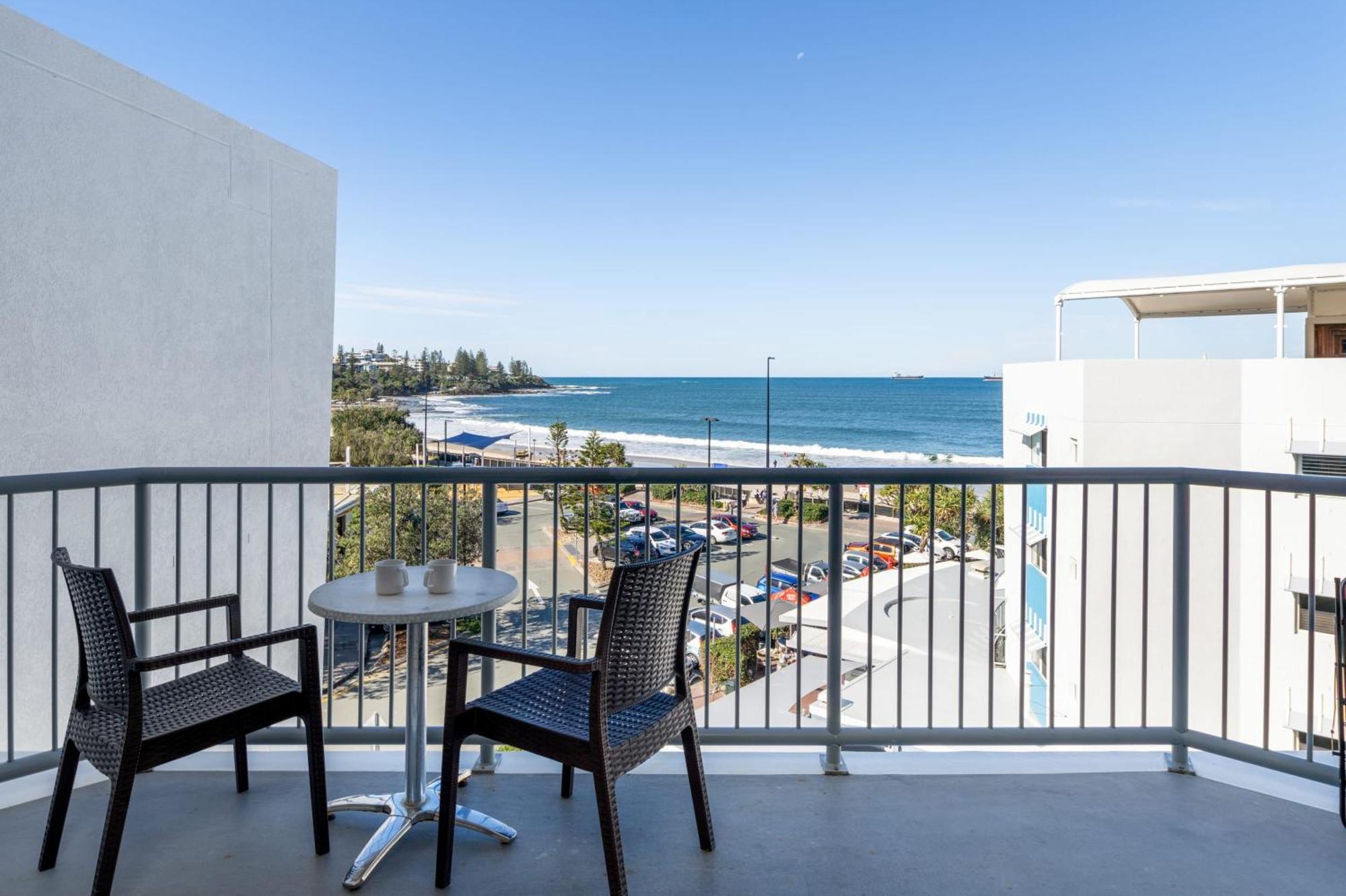 Apartment Floor Unit With Private Rooftop Terrace *
