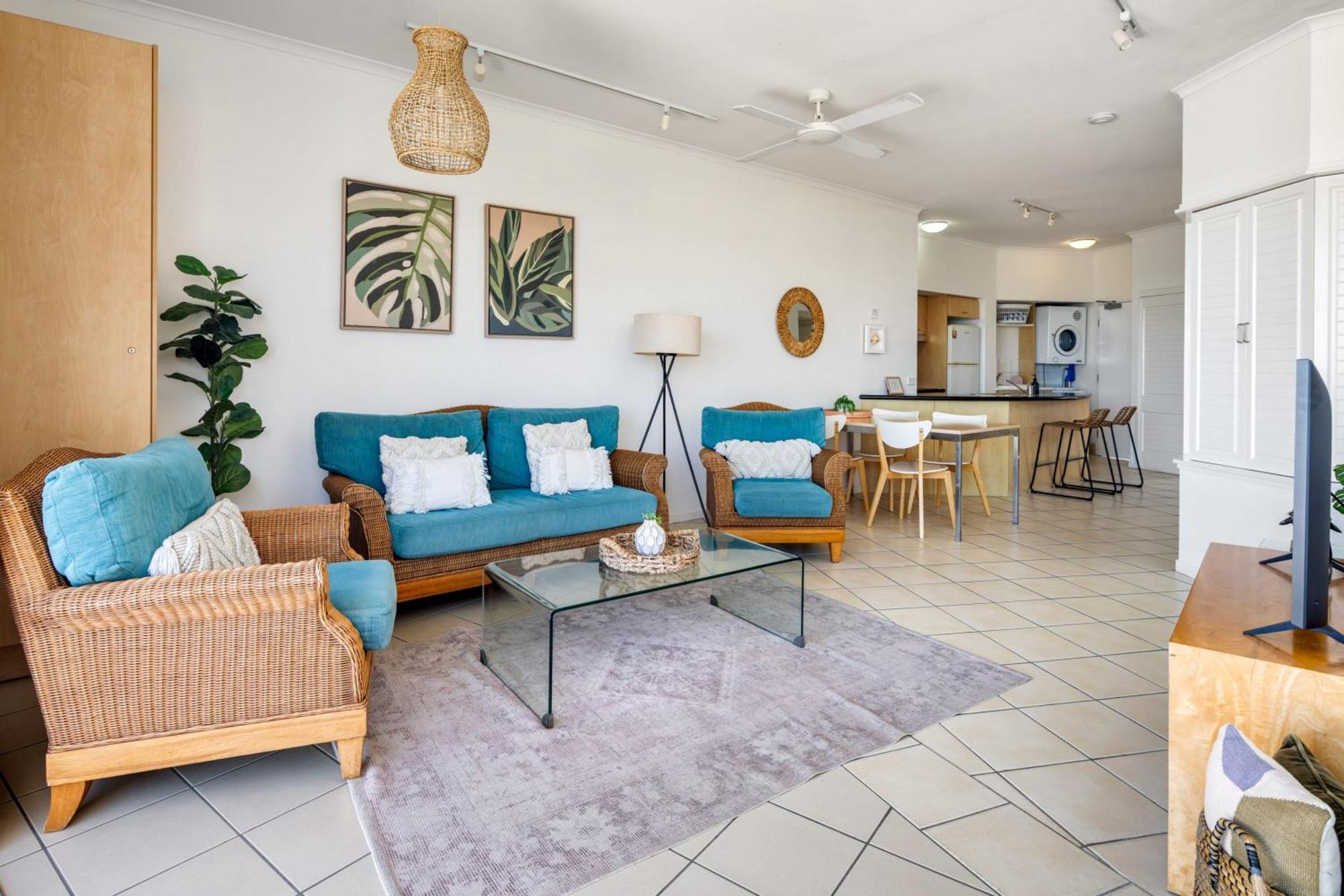 Apartment Floor Unit With Private Rooftop Terrace Caloundra