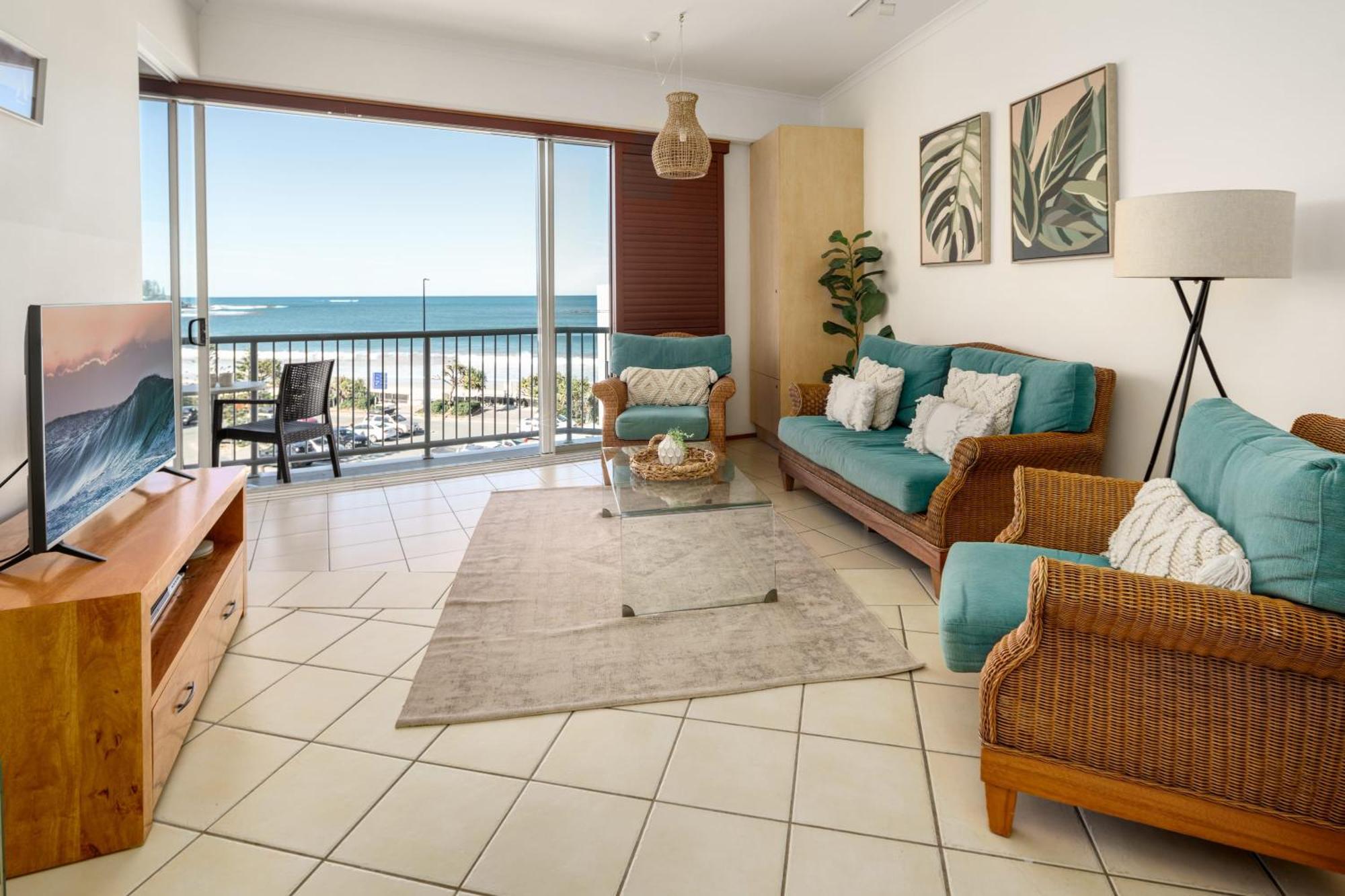 Floor Unit With Private Rooftop Terrace *