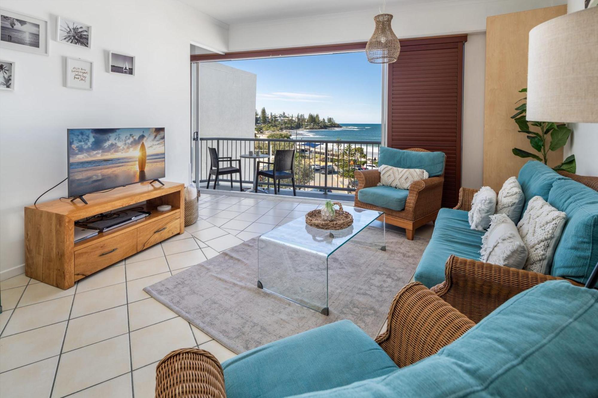 Apartment Floor Unit With Private Rooftop Terrace