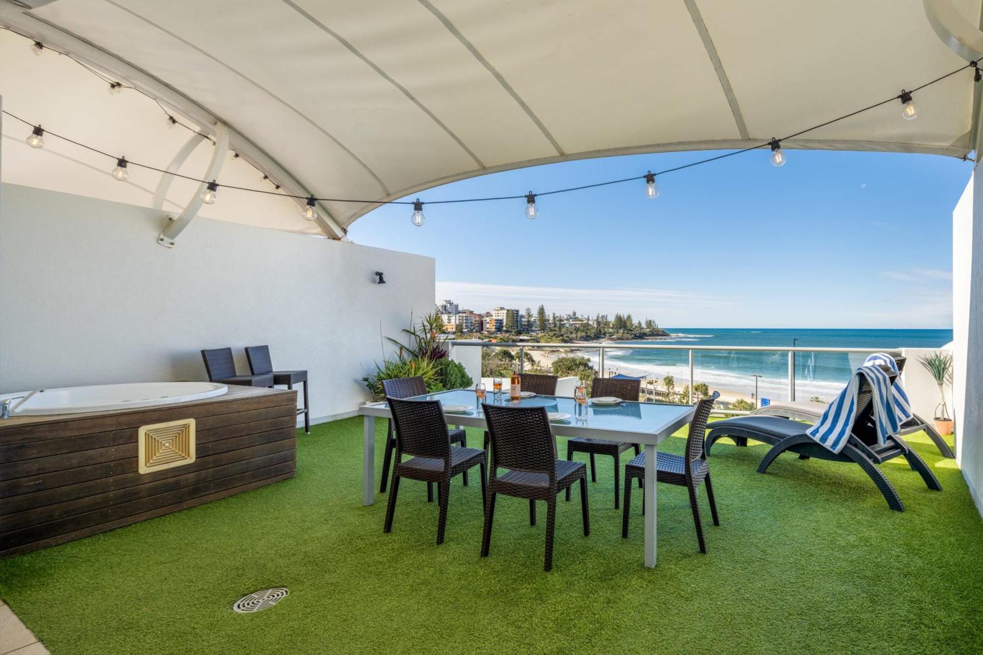 Floor Unit With Private Rooftop Terrace Caloundra