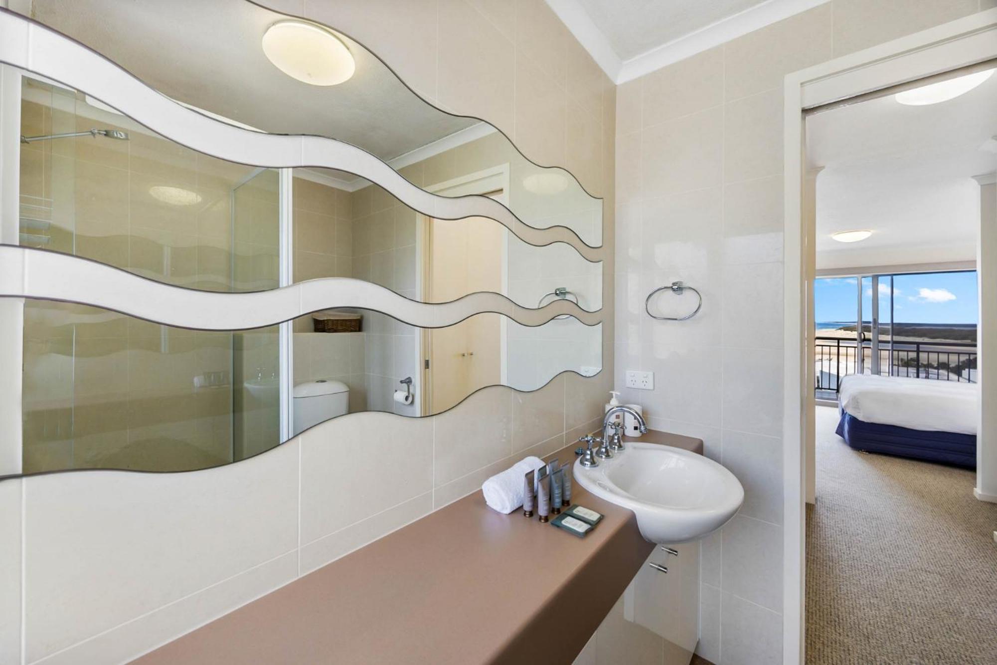 Apartment Ocean-facing 3-bed With Pool 5-min To The *
