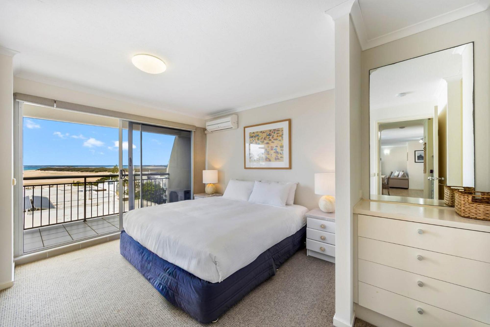 Ocean-facing 3-bed With Pool 5-min To The