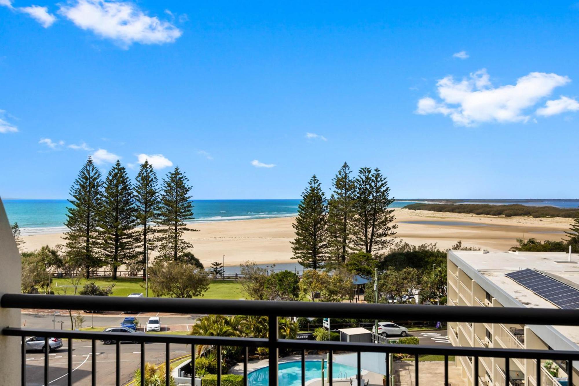 Ocean-facing 3-bed With Pool 5-min To The Apartment
