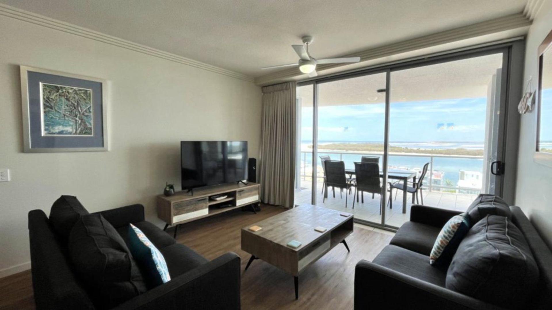 #803 Pumicestone Blue - Views With Rooftop Pool! Caloundra