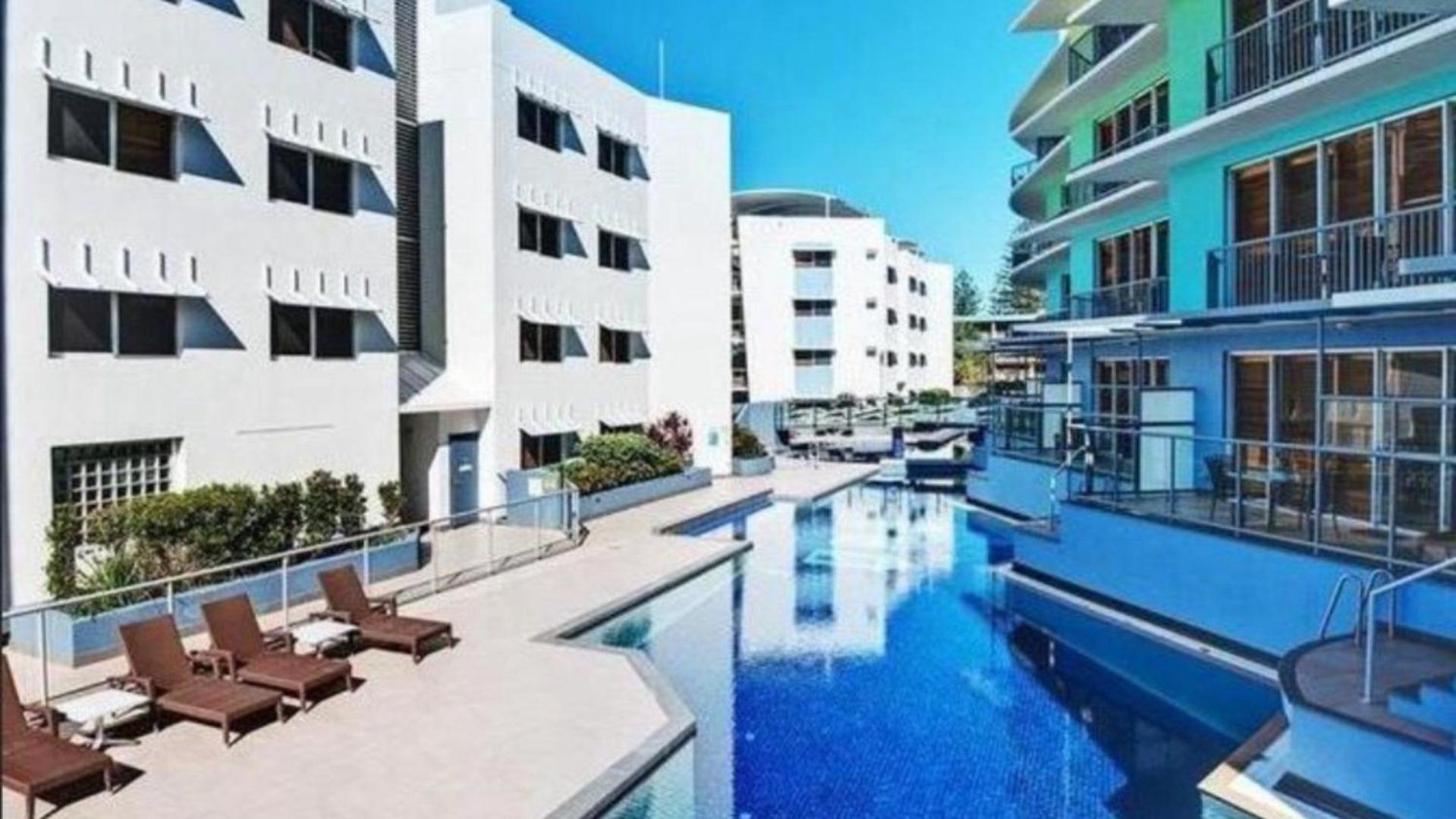 Rolling Surf Unit 48 * Caloundra