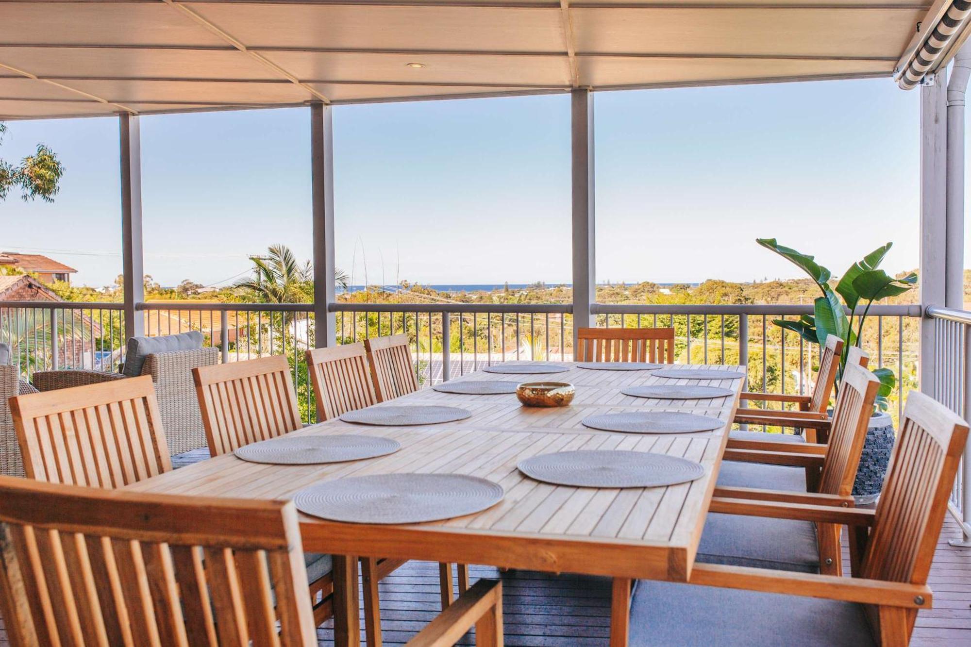 Cheerful Family With Stunning Views Caloundra