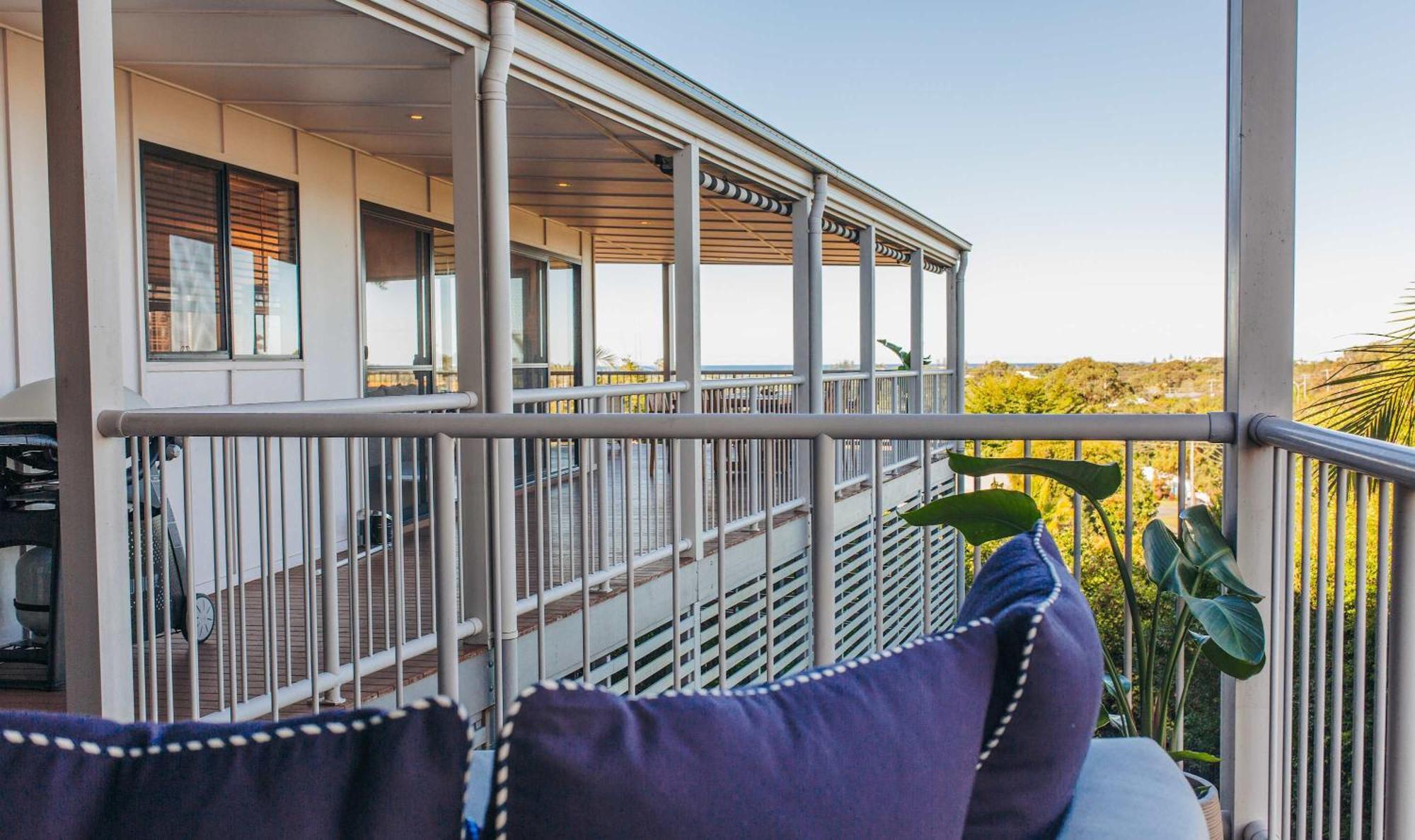 Cheerful Family With Stunning Views Caloundra