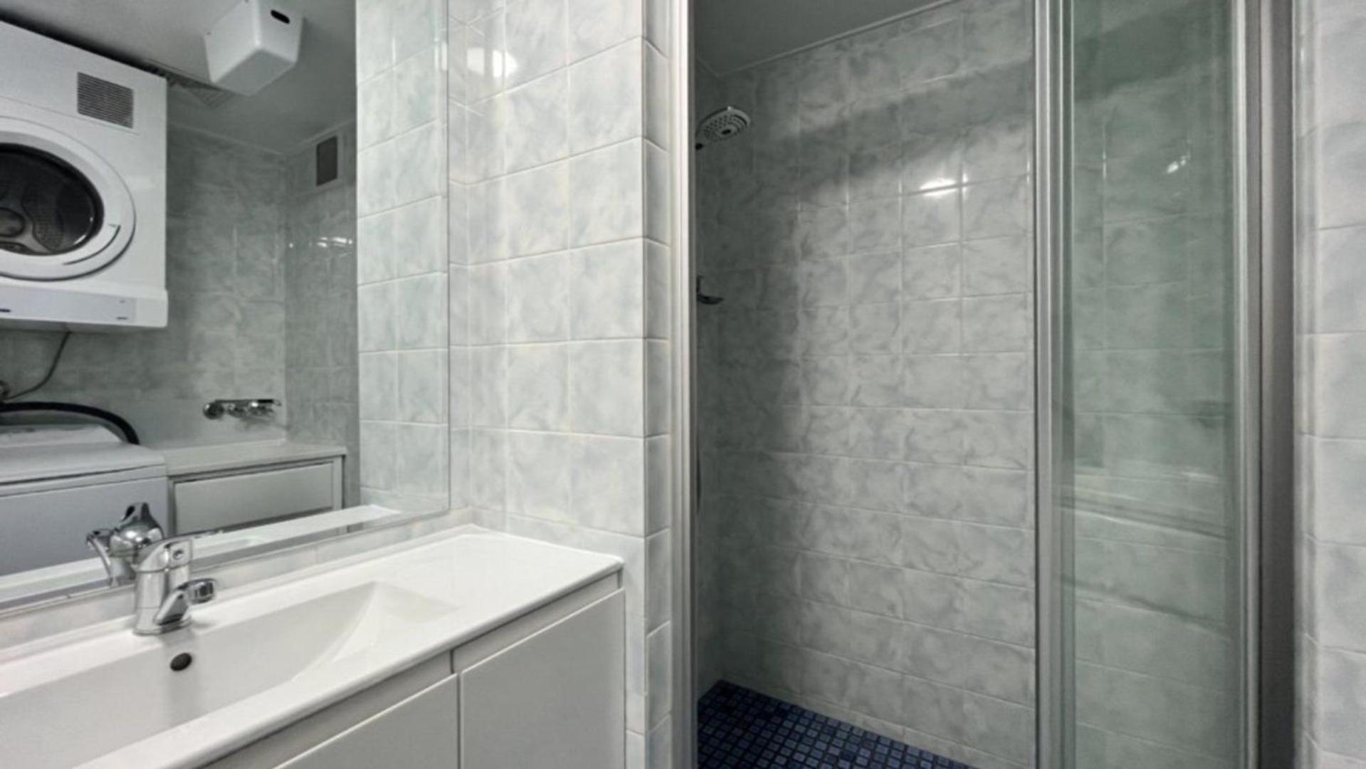 Waterfront, Excellent Ocean & Shipping Lane View Apartment