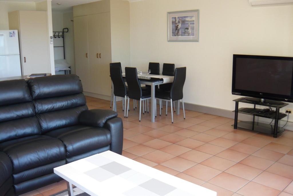 Sails Golden Aparthotel 4*
