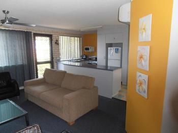Beachside Court 3*